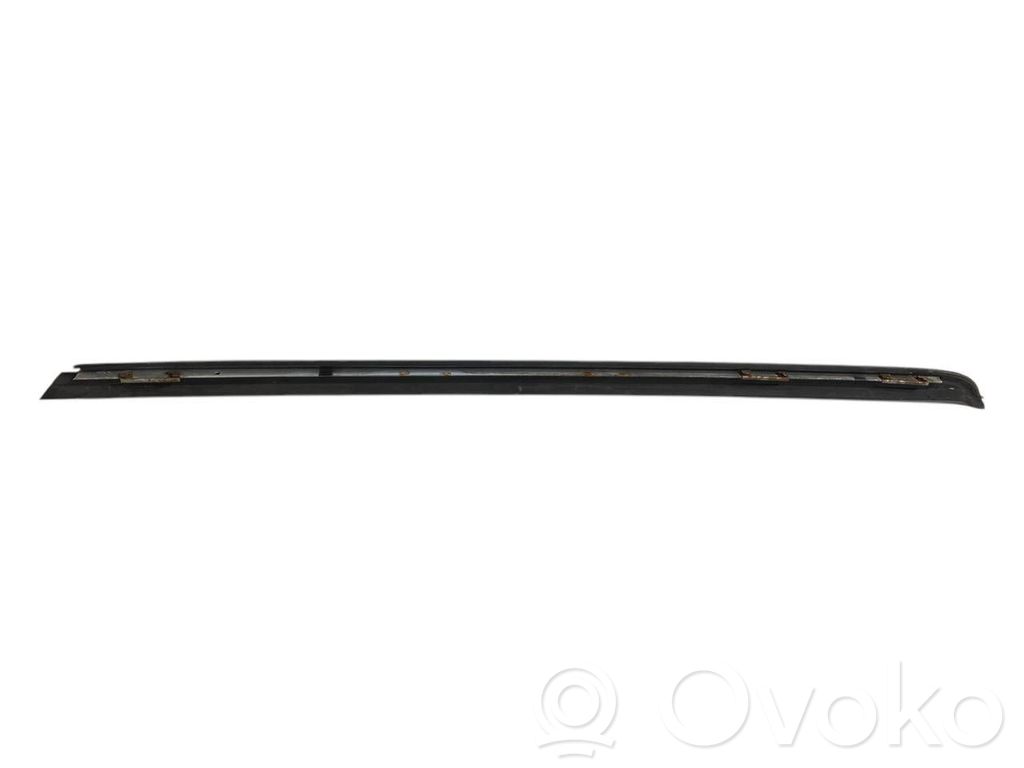 Vējstikla dekoratīvā apdare