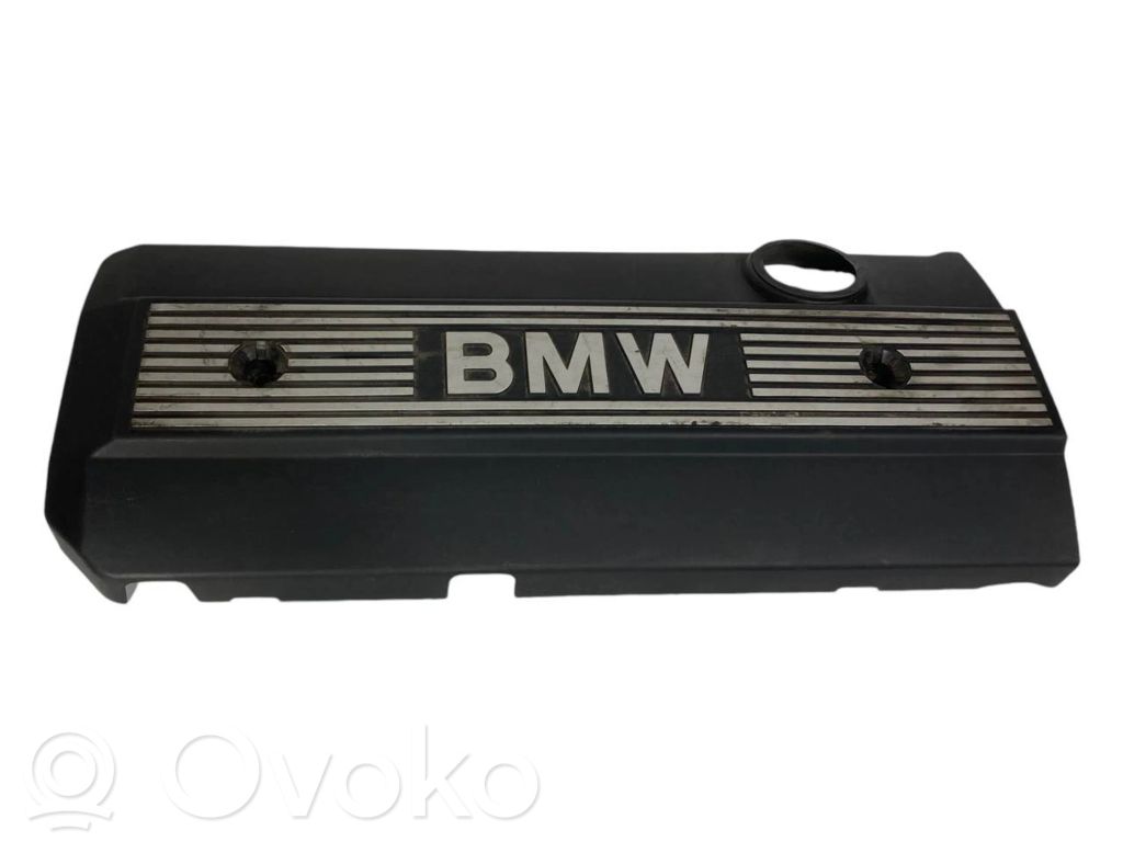 Dzinēja pārsegs (dekoratīva apdare)