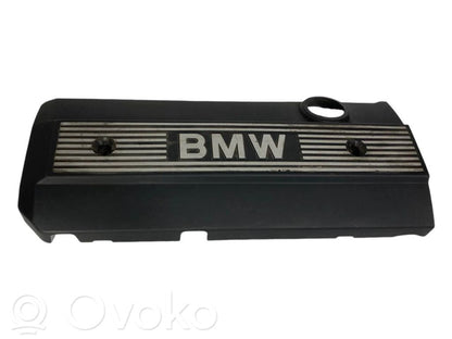 Dzinēja pārsegs (dekoratīva apdare)