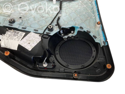 Apšuvums aizmugurējām durvīm