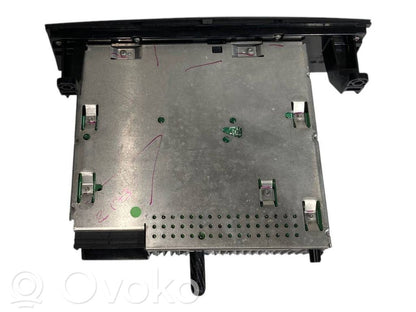 Radio / CD/DVD player / navigation