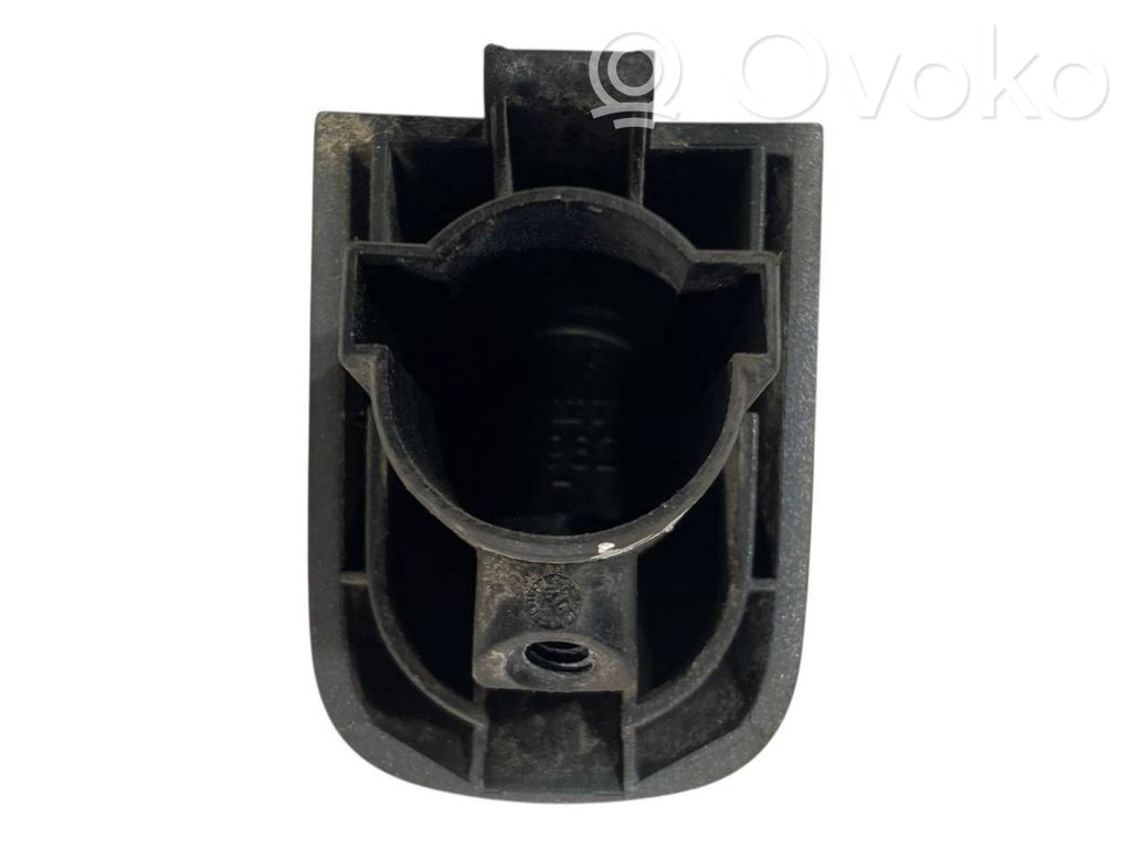 Aizmugurē durvju roktura vāciņš