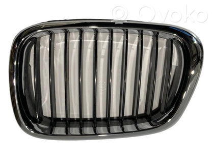 Декоративная решетка капота