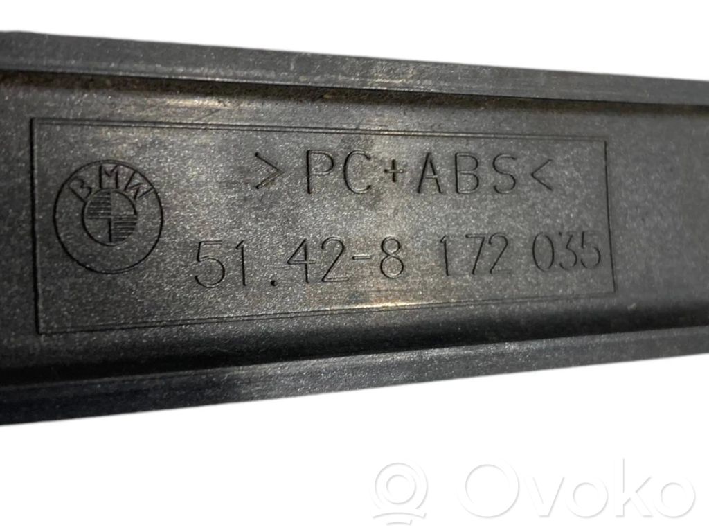 Aizmugurē durvju dekoratīvā apdare (moldings)