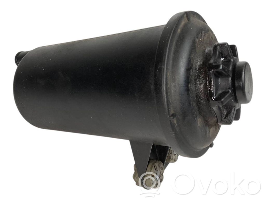 Stūres pastiprinātāja šķidruma tvertne