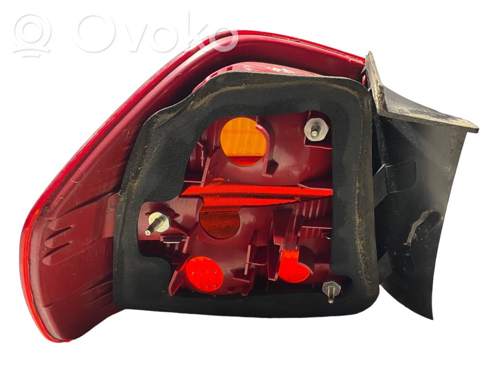 Aizmugurējo lukturu komplekts