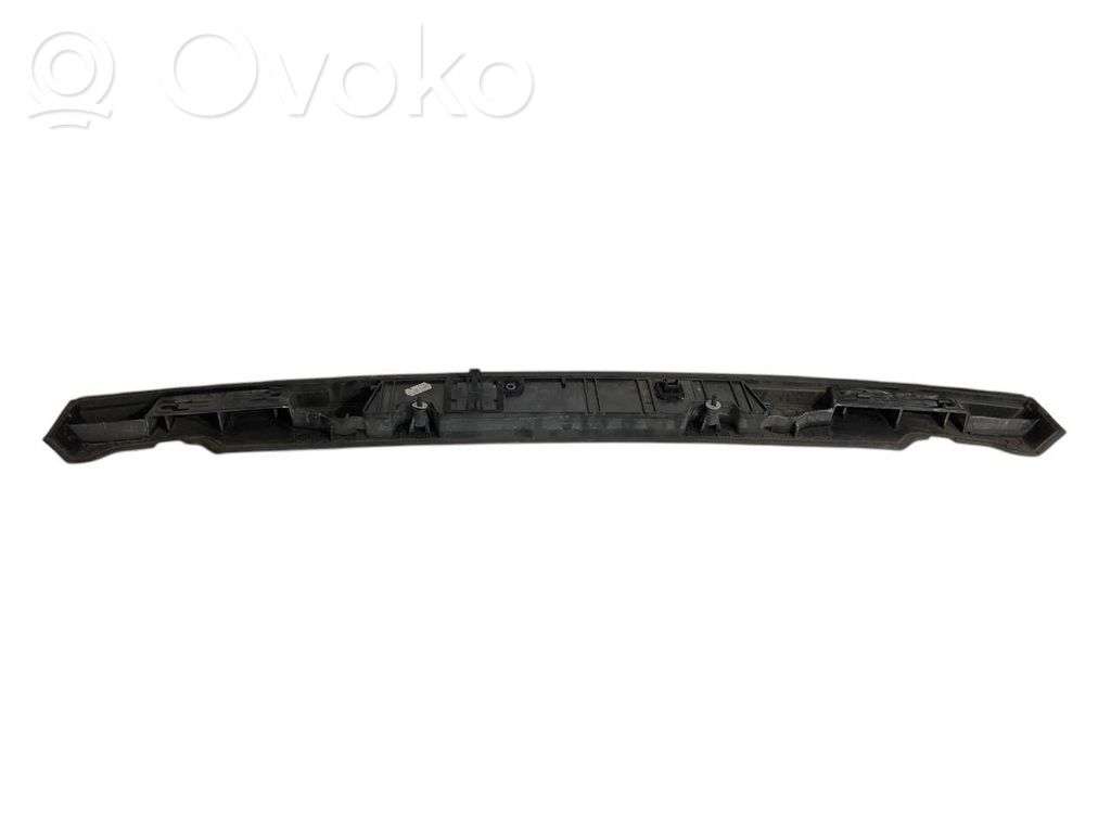 Bagāžnieka numura zīmes apgaismojuma līste