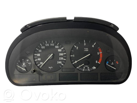Speedometer (in the instrument panel)