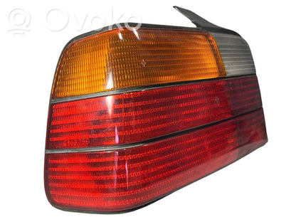 Aizmugurējais lukturis virsbūvē