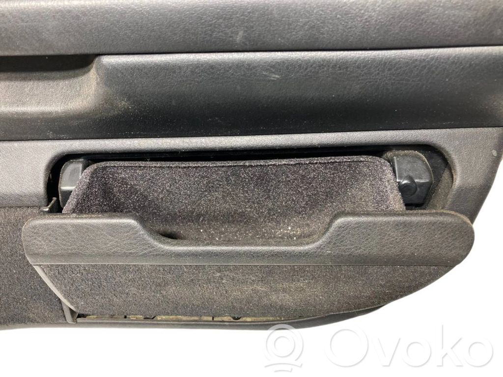 Priekšējo durvju apdare