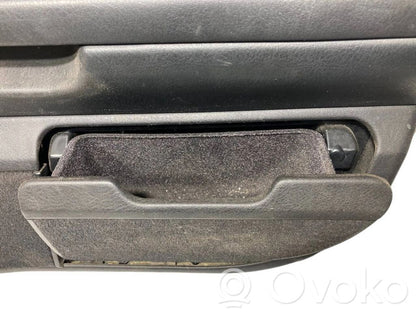 Priekšējo durvju apdare