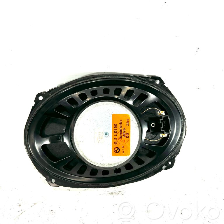 Skaļrunis (-i) aizmugurējā palodzē