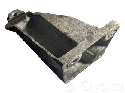 Engine mounting bracket