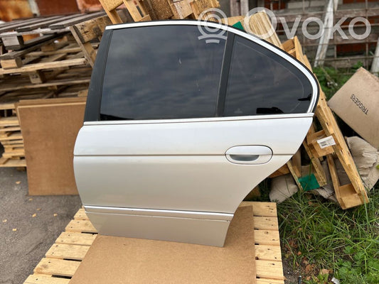 Задняя дверь