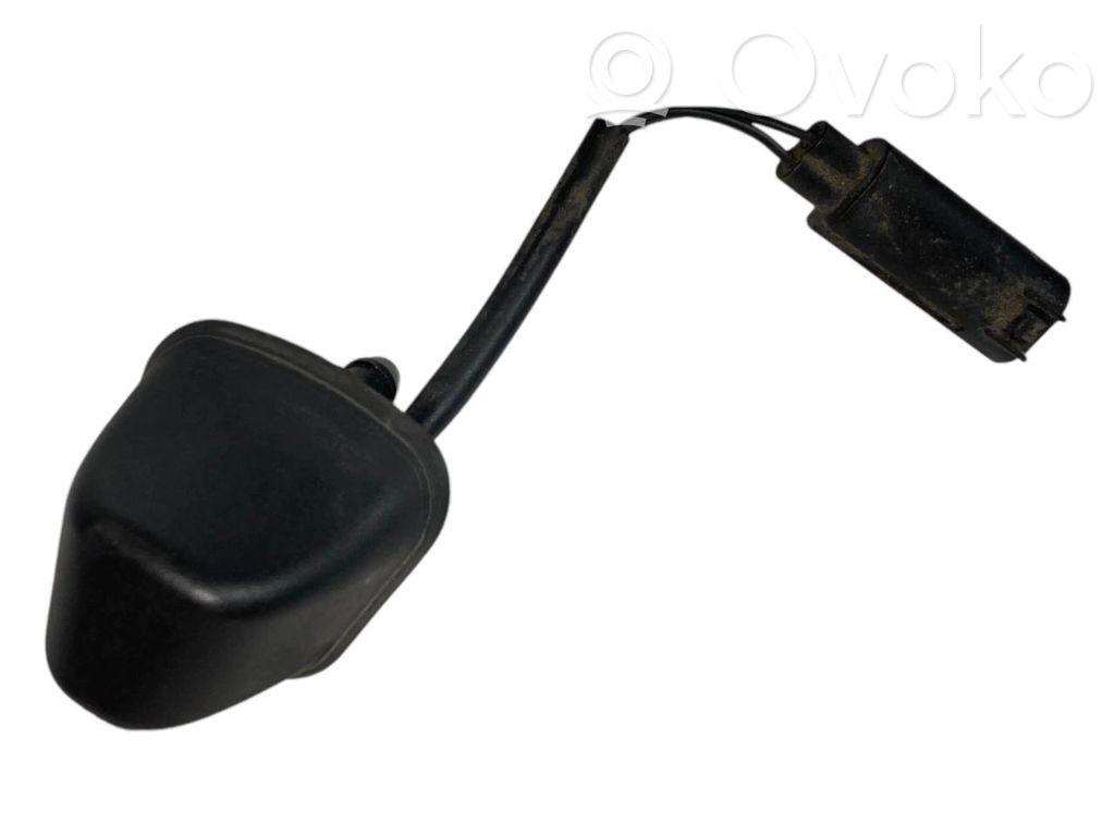 Mazgāšanas šķidruma smidzinātājs (-i) priekšējam logam