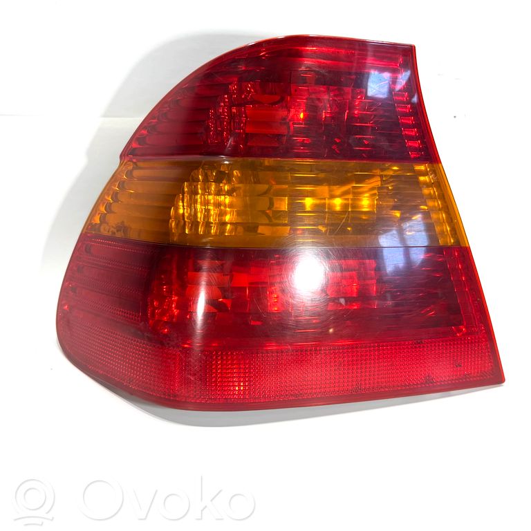 Aizmugurējais lukturis virsbūvē