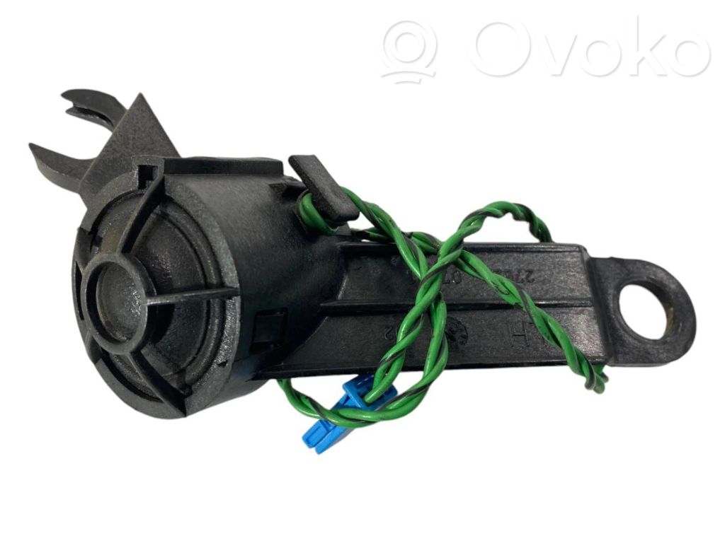 Augsto frekvenču skaļrunis (-i) priekšējās durvīs