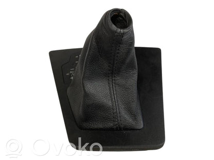 Ātrumu pārslēgšanas sviras dekoratīvā apdare (plastmasas)