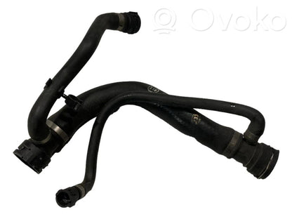 Caurulīte (-es) / šļūtene (-es)