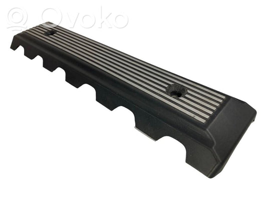 Dzinēja pārsegs (dekoratīva apdare)