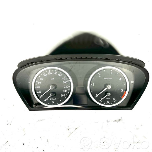 Speedometer (in the instrument panel)
