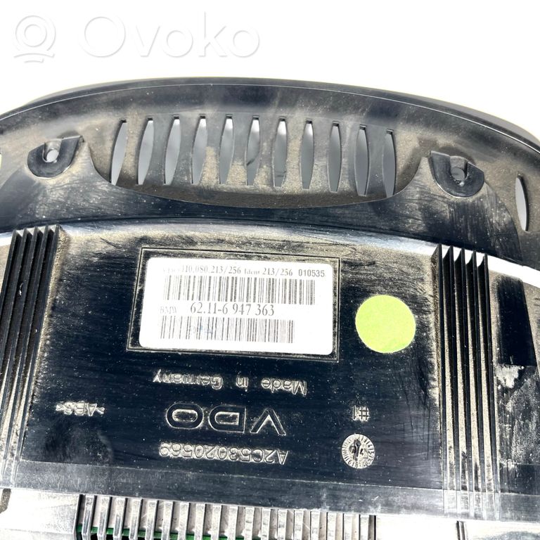 Speedometer (in the instrument panel)