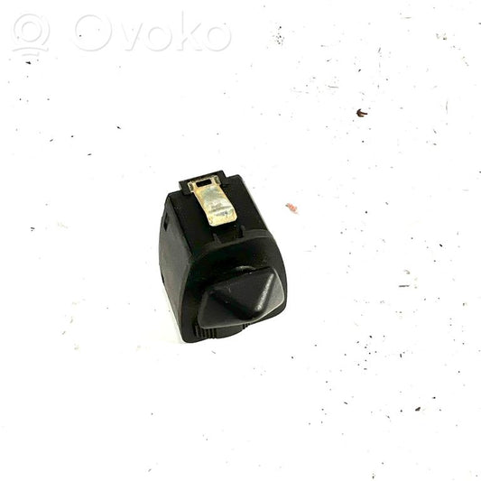 Side mirror switch