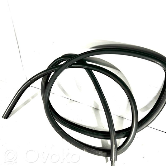 Rear trim rubber (in the body)