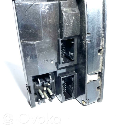 Window lift control switch(es)