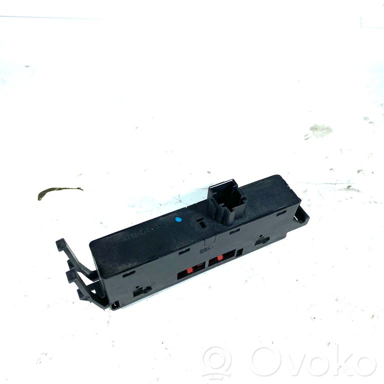 Window lift control switch(es)