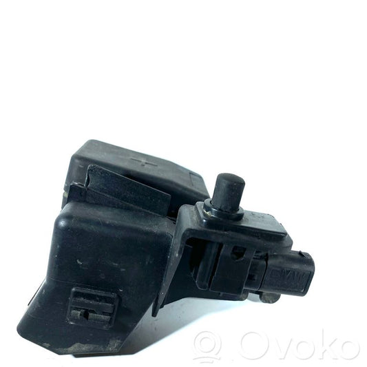 Positive wire connection assembly
