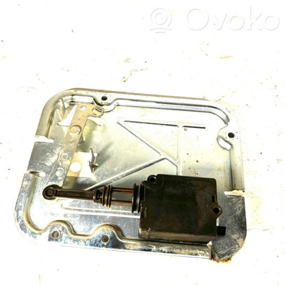 Rear lid lock motor