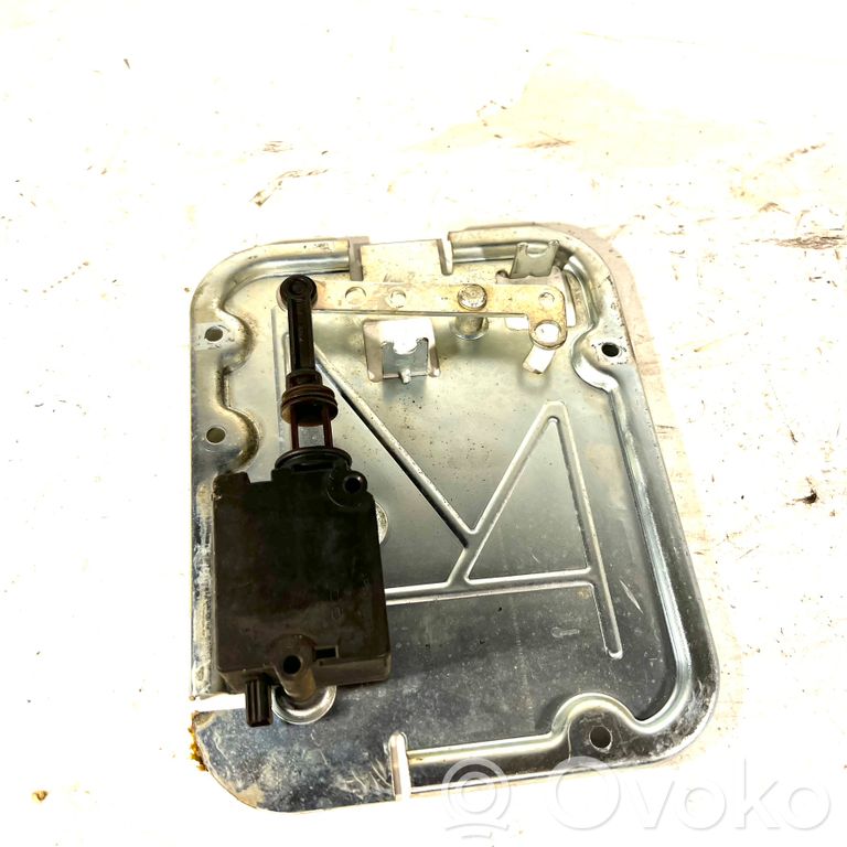 Rear lid lock motor