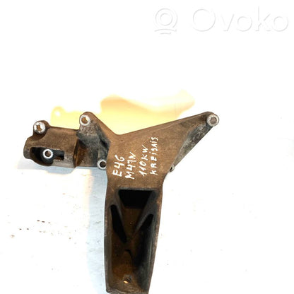 Engine mounting bracket