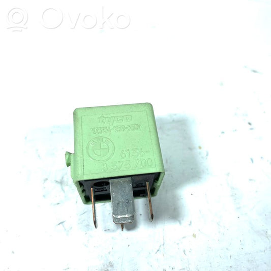 Horn relay