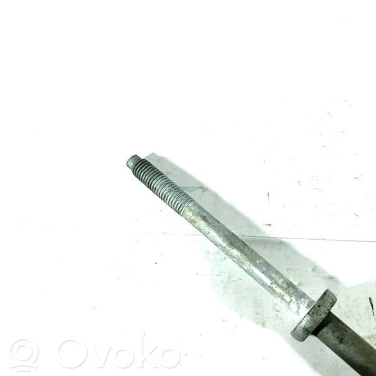 Priekšpusē bampera sija / balka