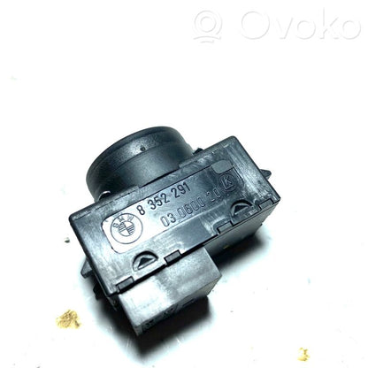 Seat adjustment handle
