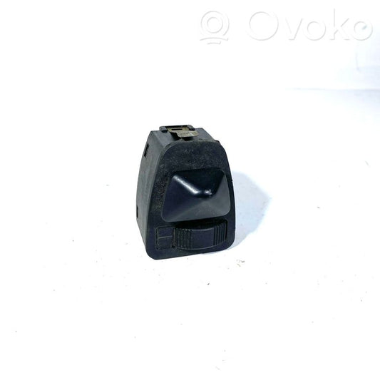 Sānu spoguļu slēdzis