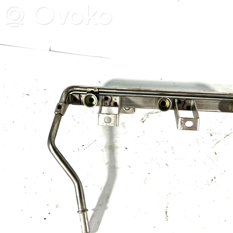 Fuel main pipe