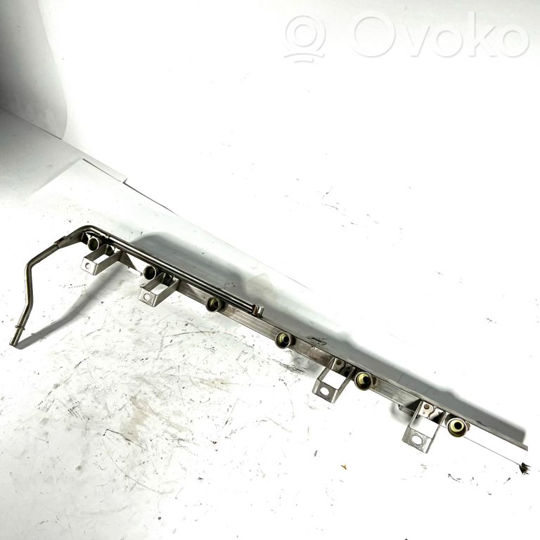 Fuel main pipe