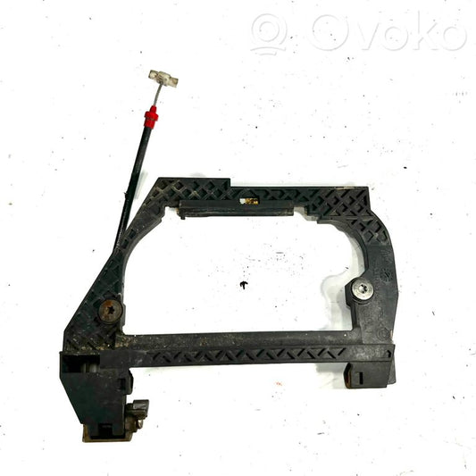 Holder/bracket for external opening handle at the front