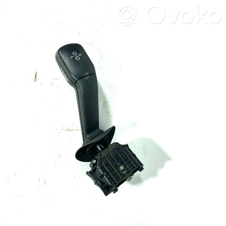 Turn signal/headlight lever