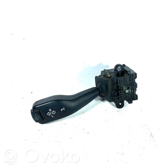Turn signal/headlight lever