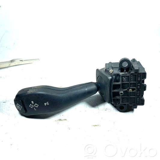 Turn signal/headlight lever