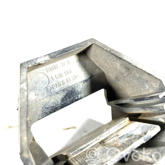 Radiator(s) holder/bracket