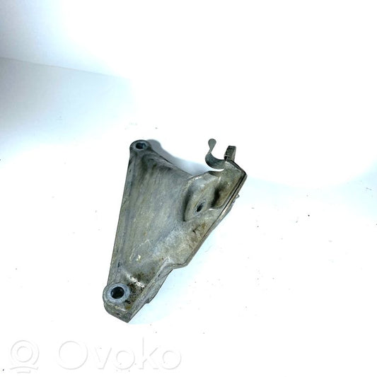 Engine mounting bracket