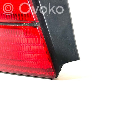 Aizmugurējais lukturis virsbūvē