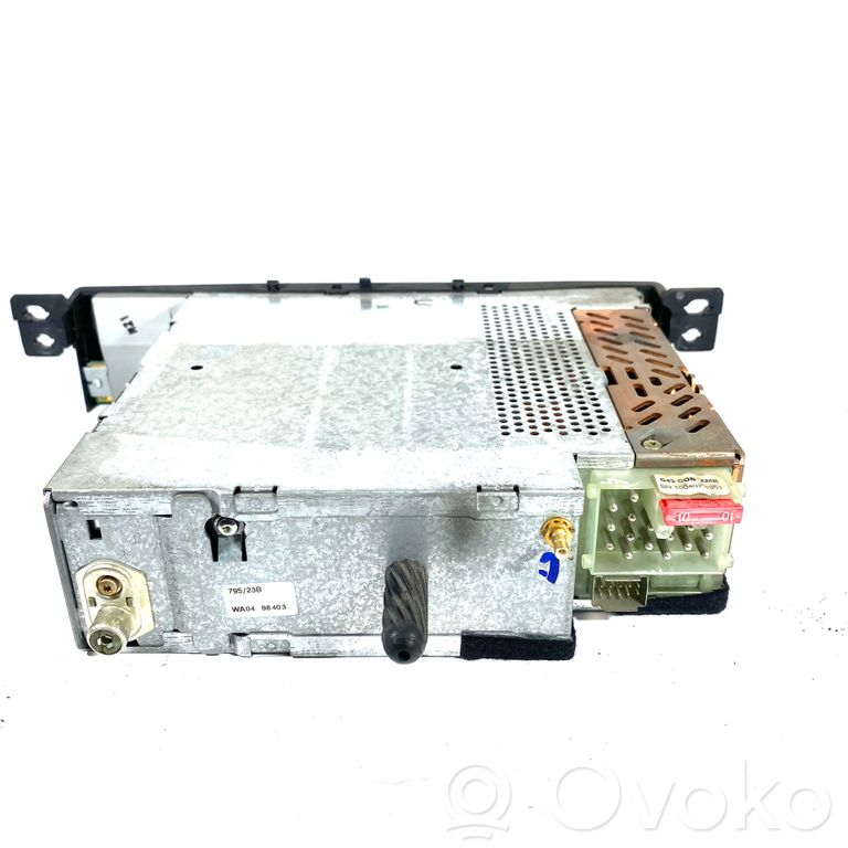 Radio / CD/DVD atskaņotājs / navigācija