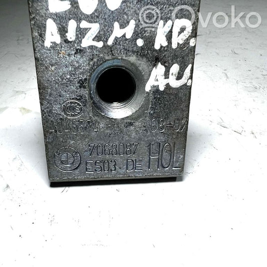 Rear upper hinge