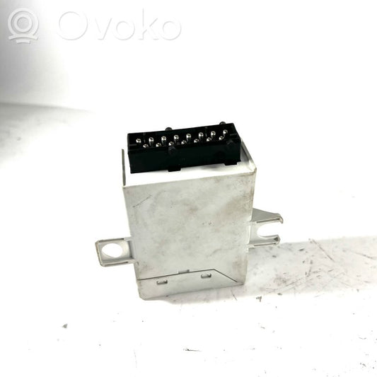 Piekabes āķa vadības bloks